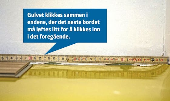 Isolert anneks: Siste stykke i den første rekken klikkgulv i isolert anneks Isolert anneks: Siste stykke i den første rekken klikkgulv i isolert anneks måles opp